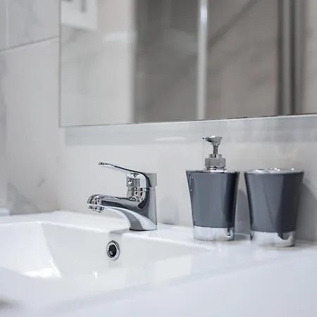 Income Spain 公寓 *