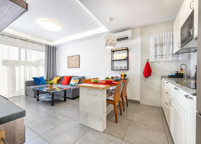 Income Spain * Las Palmas de Gran Canaria